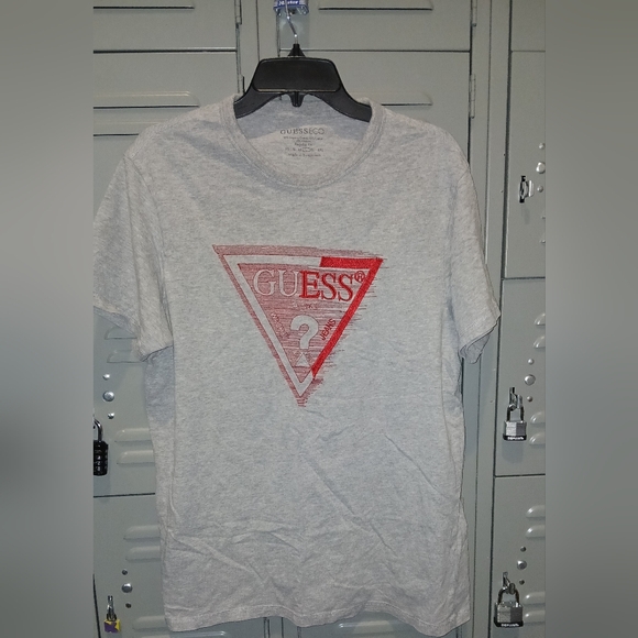 Mens GUESS Short Sleeve Eco Shaded Triangle Tee Size L - Picture 2 of 5